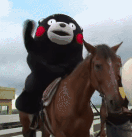 家長(zhǎng)騎著“寶馬”接孩子放學(xué)，為了孩子也是拼了