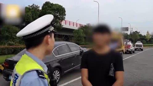 四歲兒子開車兩歲女兒坐副駕，道路交通安全不容忽視