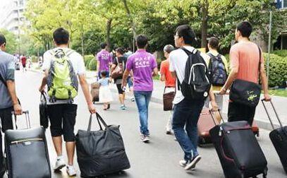 錄取通知書：一張離別票！從此父母只剩背影, 故鄉(xiāng)再無春秋