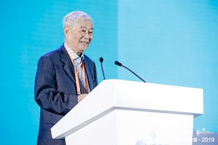 北師大教授顧明遠(yuǎn)：人工智能正引起教育革命，教師需提高意識