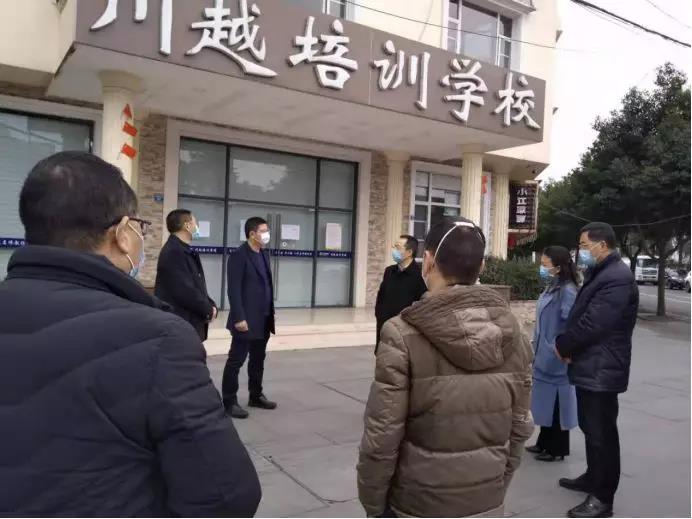雙流區(qū)副區(qū)長王小樂、教育局局長李光純一行蒞臨我校檢查指導(dǎo)工作