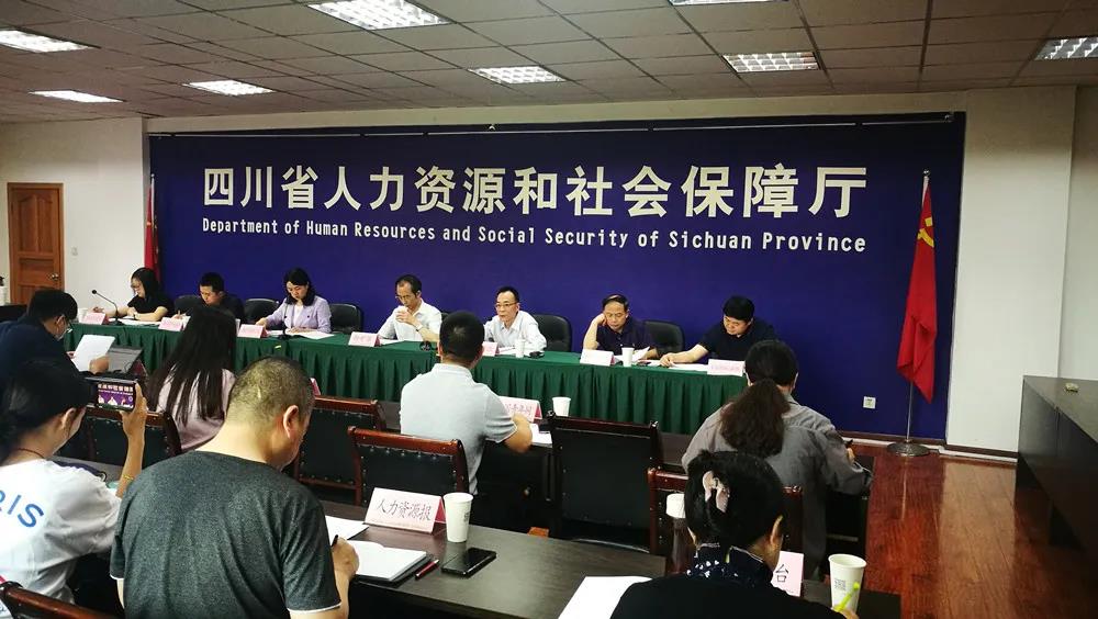 我省今年專升本計(jì)劃擴(kuò)大到了3.2萬(wàn)名左右，研究生計(jì)劃擴(kuò)大到2萬(wàn)人左右