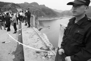 關(guān)于貴州安順公交車墜湖事件，記者了解到這些最新情況！