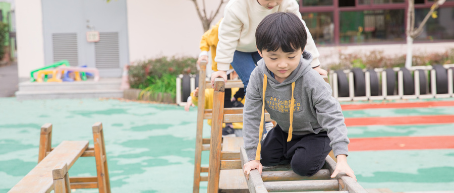 “宅家”一個月，近視一百度？學習網課時如何科學護眼、防控近視，官方專家宣講團來支招啦！